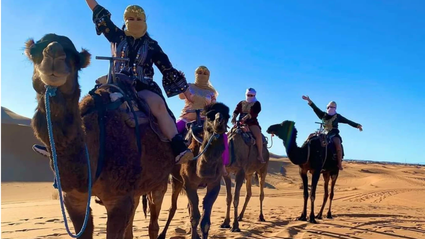 Tour de 4 Dias por el Desierto de Marruecos desde Tanger a Marrakech Tour de 4 Dias por el Desierto de Marruecos desde Tanger a Marrakech